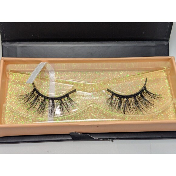 4/$12 Moxielash Sassy Lash Magnetic Eyelashes - Picture 3 of 3